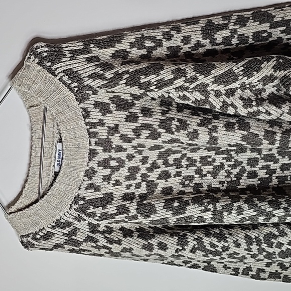 Old Navy gray XXL crew neck sweater - Picture 2 of 6